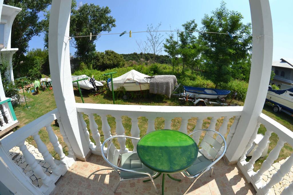Apartmani Jenny I Tania Лопар Екстериор снимка