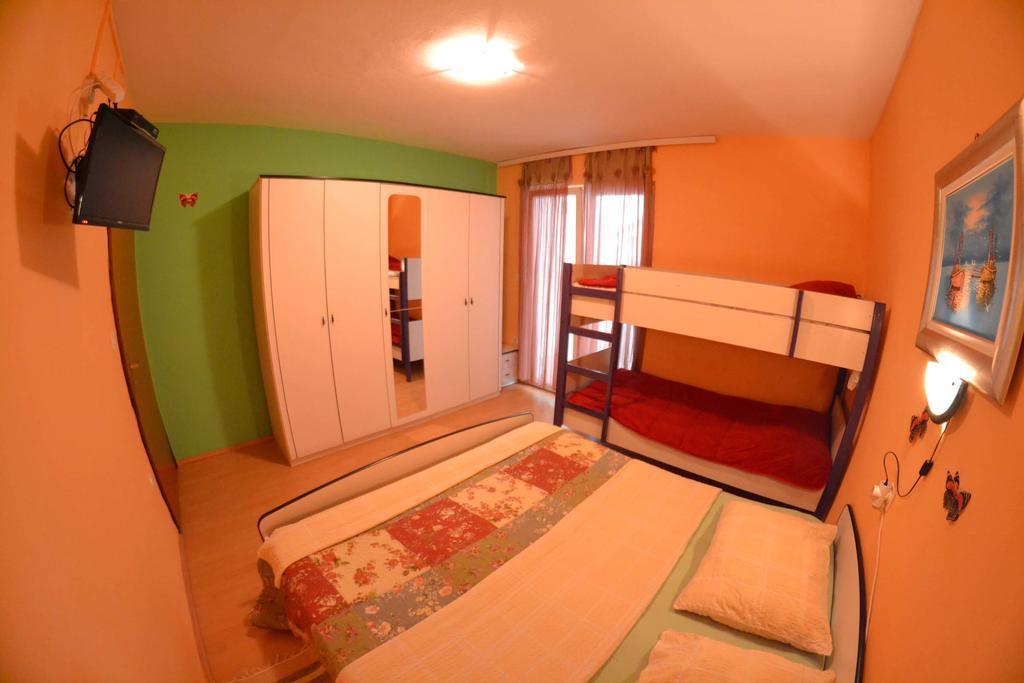 Apartmani Jenny I Tania Лопар Екстериор снимка