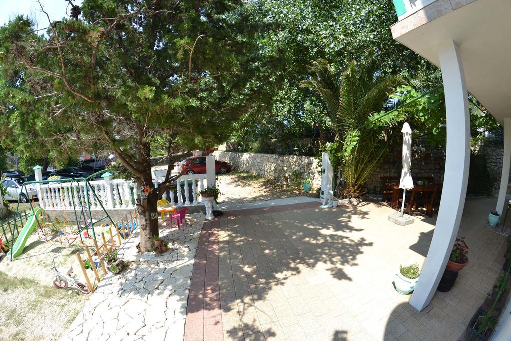 Apartmani Jenny I Tania Лопар Екстериор снимка