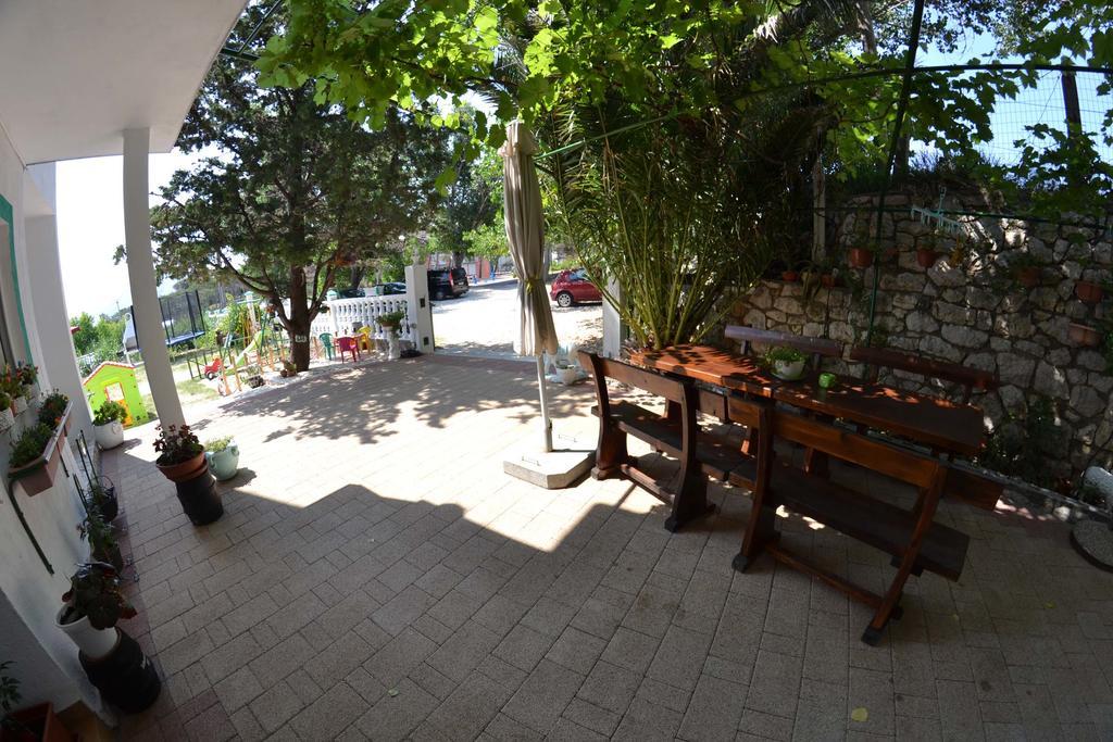 Apartmani Jenny I Tania Лопар Екстериор снимка
