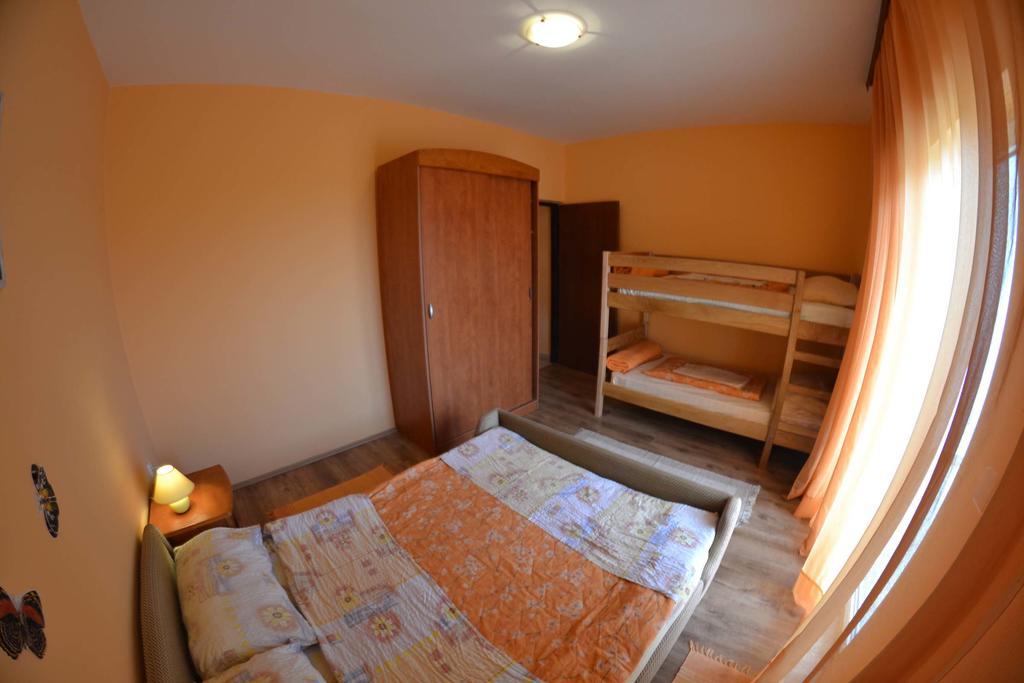 Apartmani Jenny I Tania Лопар Екстериор снимка