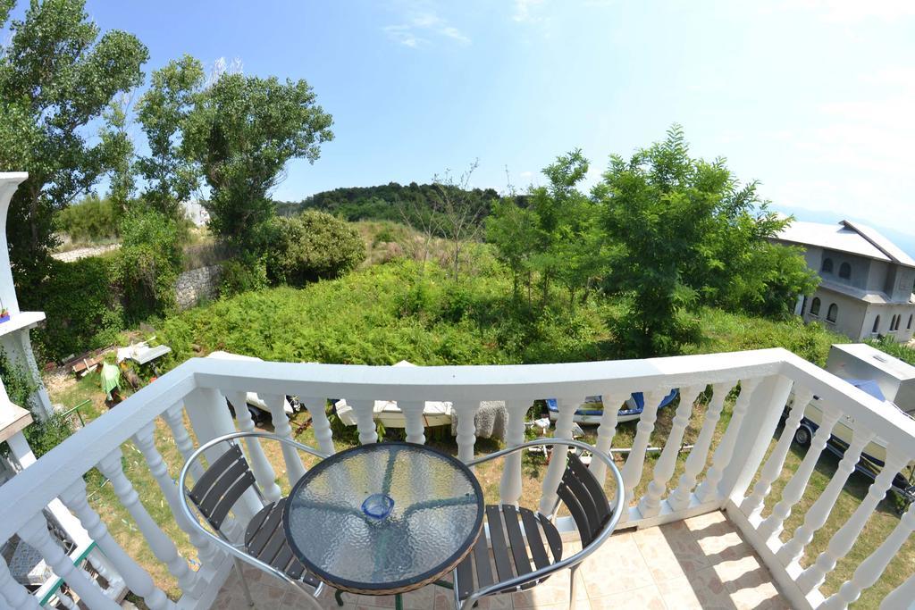 Apartmani Jenny I Tania Лопар Екстериор снимка