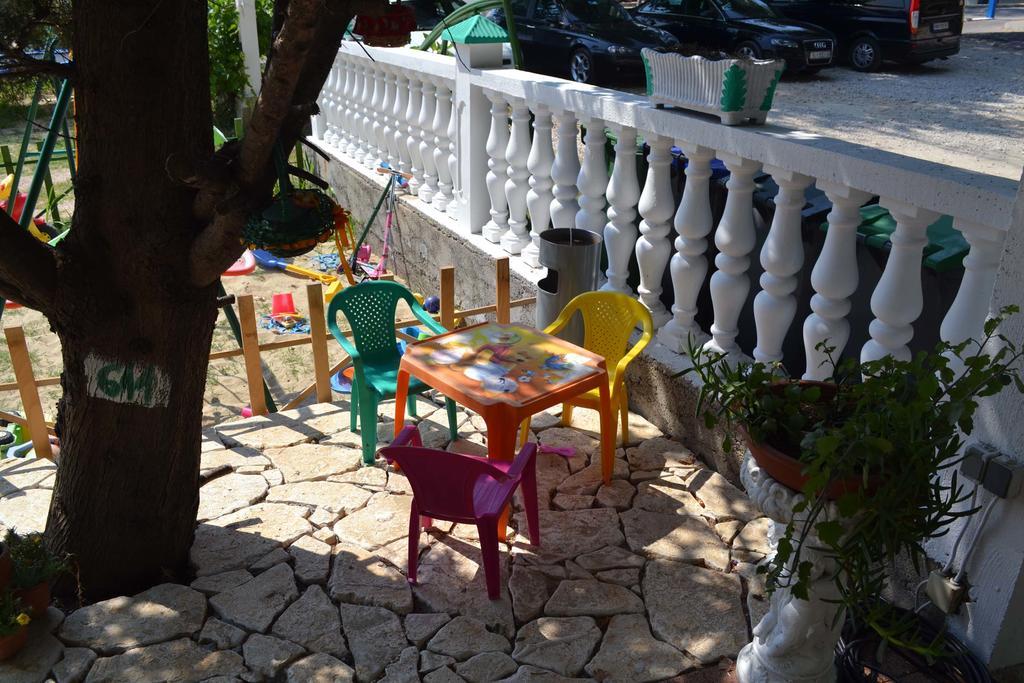 Apartmani Jenny I Tania Лопар Екстериор снимка